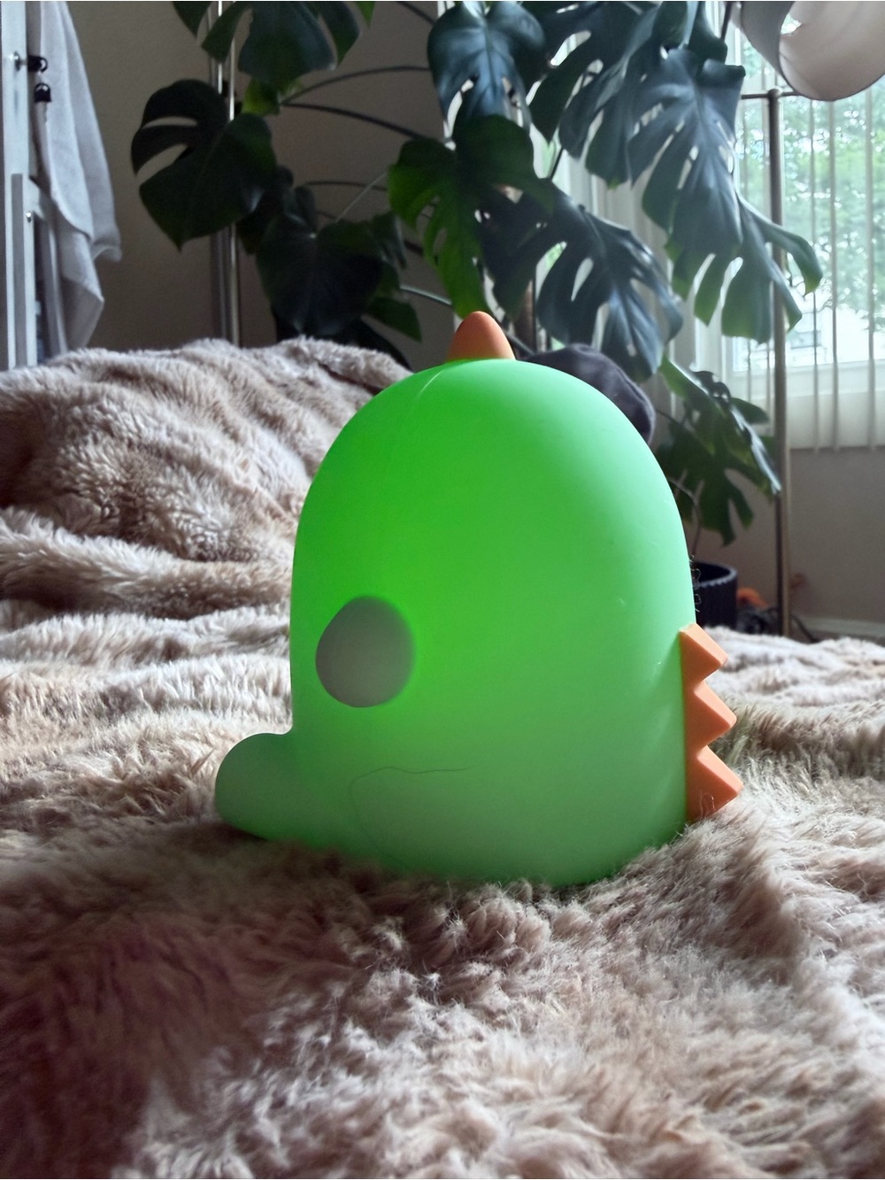 Noodoll Silicone Little Light Green Monster Rechargeable LED Night Light - Picture 3 of 6